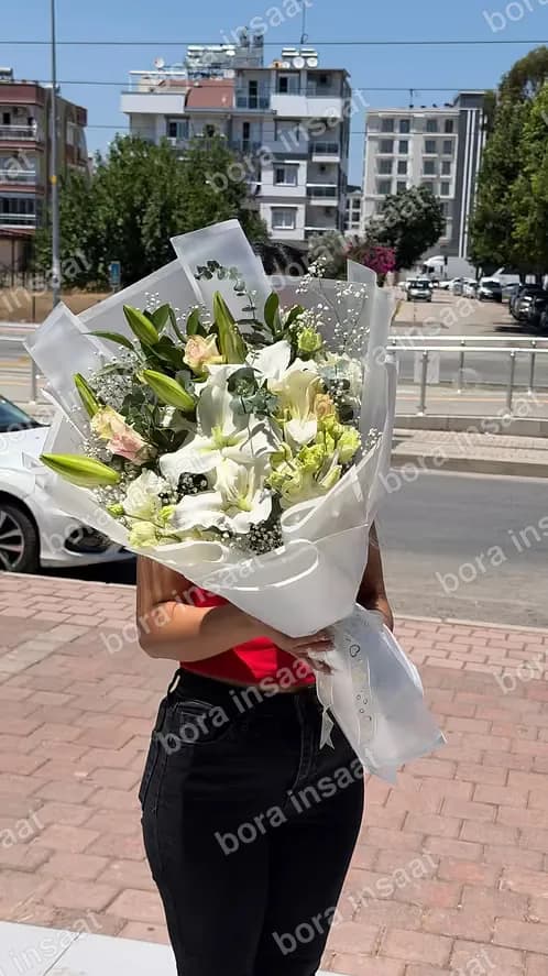 Lilyum ve Beyaz Gül Buketi